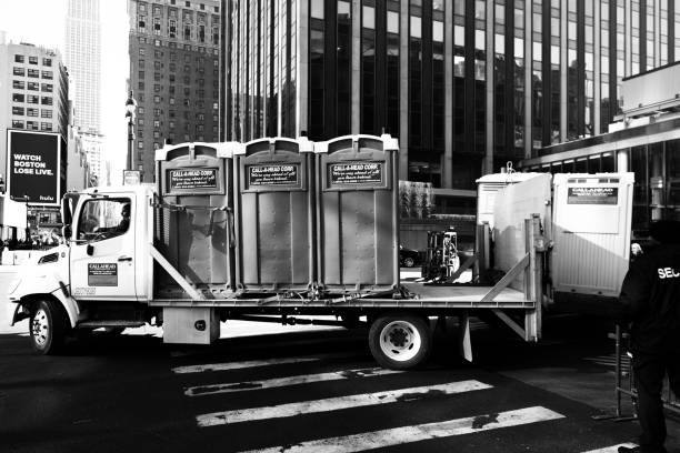 Best Porta potty delivery and setup  in Hubbard, OH